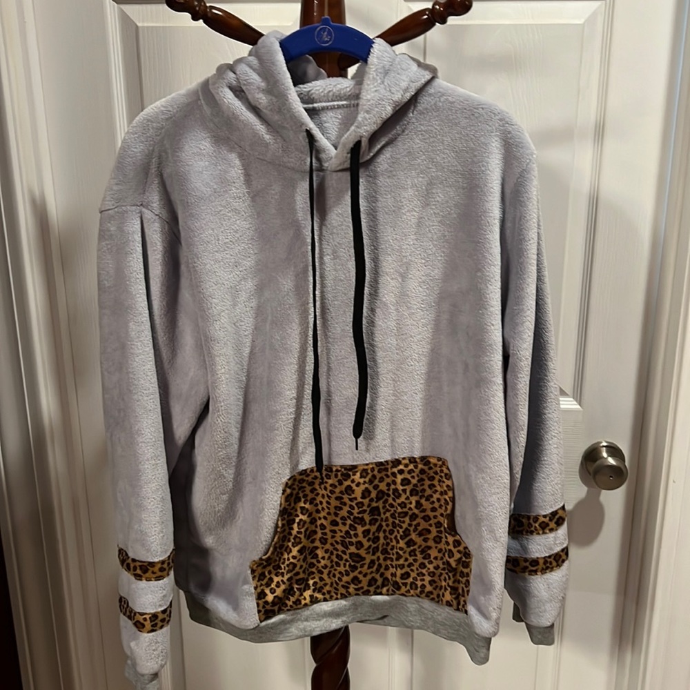 NWOT Super Cute Hoodie with side pockets.